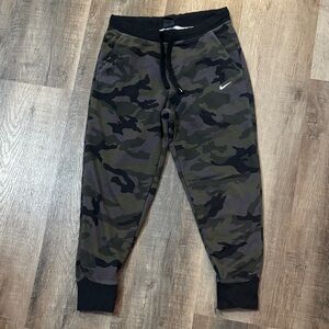 Nike Women's Camouflage Joggers - Green and Black